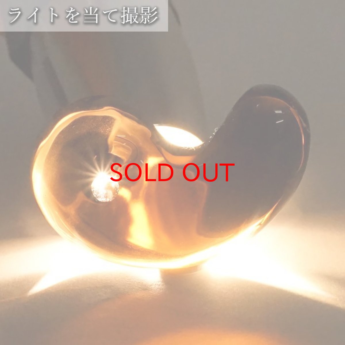 画像4: 【 一点もの 】 山梨黒平水晶 勾玉 38mm 黒 山梨県産 黒平鉱山 日本製 国産水晶 黒平 稀少価値 日本銘石 お守り パワーストーン 天然石 カラーストーン 【 正規販売店 】 (4)