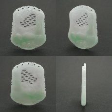 画像2: 【 一点物 】 翡翠 如意 彫り物 約5.2cm ミャンマー産 Jade Jadeite ひすい ヒスイ 彫りもの ペンダントトップ お守り 天然石 パワーストーン 【証明書つき】 カラーストーン (2)