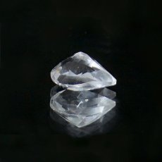 画像3: ペタライト ルース 約0.75ct ペアーシェイプカット ブラジル産 【一点もの】 葉長石 Petalite 裸石 鉱物 浄化 お守り 天然石 パワーストーン カラーストーン (3)