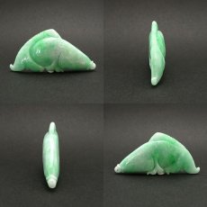 画像2: 翡翠 彫り物 鯉 ミャンマー産 Jade Jadeite ひすい ヒスイ 一点物 彫りもの ペンダントトップ お守り 天然石 パワーストーン 【証明書つき】 カラーストーン (2)