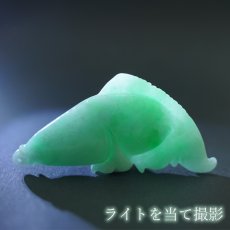 画像4: 翡翠 彫り物 鯉 ミャンマー産 Jade Jadeite ひすい ヒスイ 一点物 彫りもの ペンダントトップ お守り 天然石 パワーストーン 【証明書つき】 カラーストーン (4)