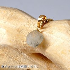 画像3: フェナカイト 1.6ct ペンダントトップ ロシア産 K18 ラフ 原石 【 一点もの 】 Phenakite 日本製 希少石 フェナス石 ネックレス パワーストーン 浄化 (3)