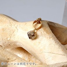 画像3: フェナカイト 0.7ct ペンダントトップ ロシア産 K18 ラフ 原石 【 一点もの 】 Phenakite 日本製 希少石 フェナス石 ネックレス パワーストーン 浄化 (3)