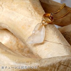 画像3: フェナカイト 1.3ct ペンダントトップ ロシア産 K18 ラフ 原石 【 一点もの 】 Phenakite 日本製 希少石 フェナス石 ネックレス パワーストーン 浄化 (3)