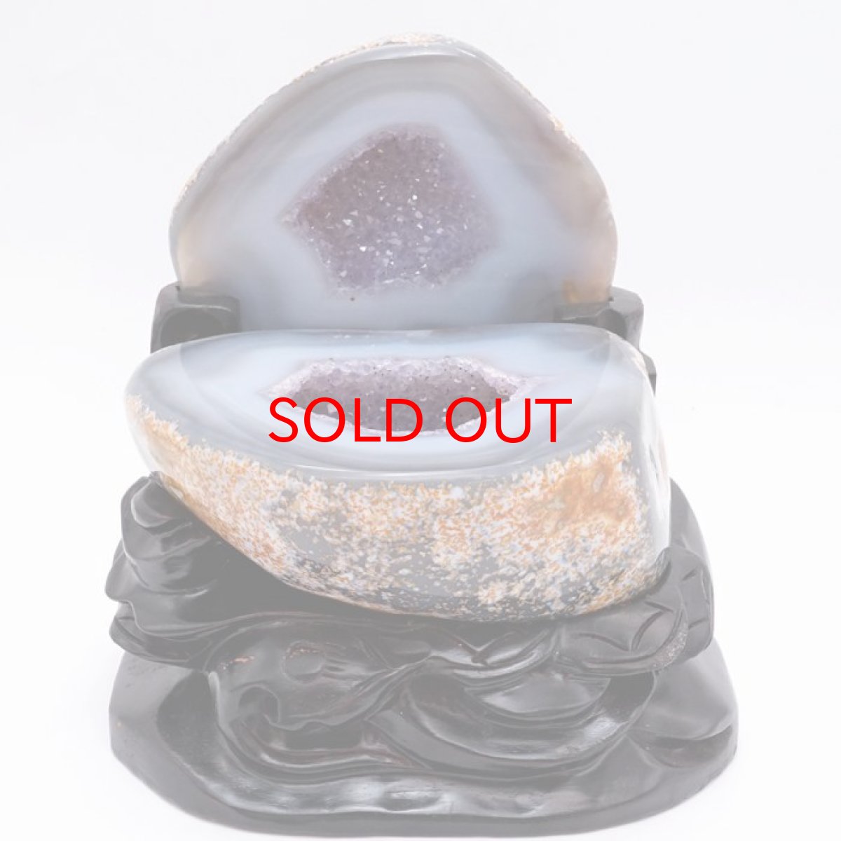 画像2: トレジャーメノウ ブラジル産 treasure agate 台付き 一点物 聚宝盆 瑪瑙 原石 龍穴 正月 新年 飾り物 レア クラスター 金運 浄化 置き物 天然石 パワーストーン カラーストーン (2)