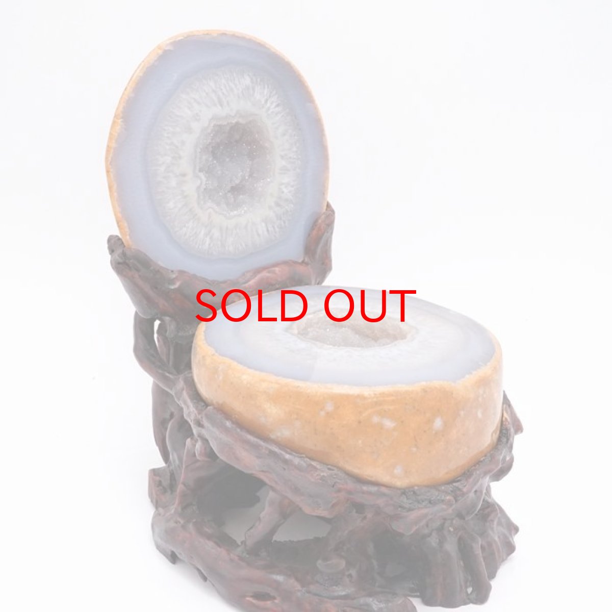 画像3: トレジャーメノウ ブラジル産 treasure agate 台付き 一点物 聚宝盆 瑪瑙 原石 龍穴 正月 新年 飾り物 レア クラスター 金運 浄化 置き物 天然石 パワーストーン カラーストーン (3)