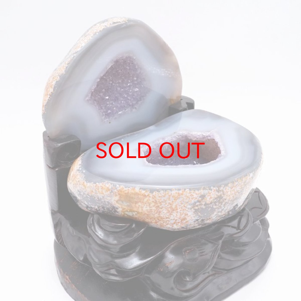 画像3: トレジャーメノウ ブラジル産 treasure agate 台付き 一点物 聚宝盆 瑪瑙 原石 龍穴 正月 新年 飾り物 レア クラスター 金運 浄化 置き物 天然石 パワーストーン カラーストーン (3)