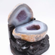 画像3: トレジャーメノウ ブラジル産 treasure agate 台付き 一点物 聚宝盆 瑪瑙 原石 龍穴 正月 新年 飾り物 レア クラスター 金運 浄化 置き物 天然石 パワーストーン カラーストーン (3)