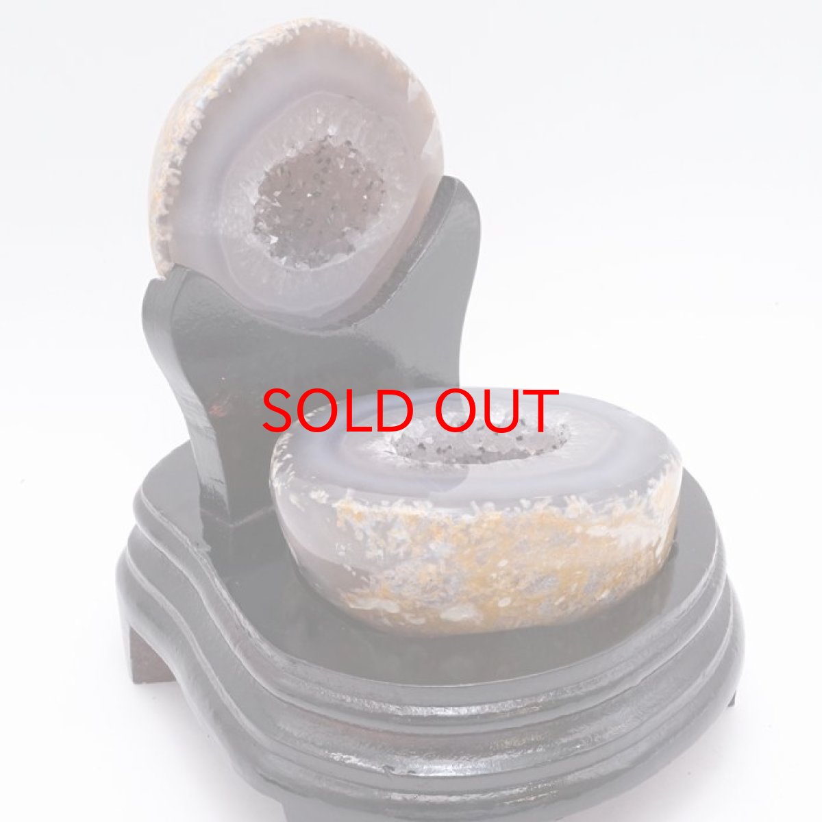 画像3: トレジャーメノウ ブラジル産 treasure agate 台付き 一点物 聚宝盆 瑪瑙 原石 龍穴 正月 新年 飾り物 レア クラスター 金運 浄化 置き物 天然石 パワーストーン カラーストーン (3)