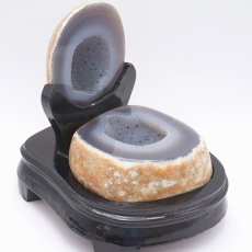 画像3: トレジャーメノウ ブラジル産 treasure agate 台付き 一点物 聚宝盆 瑪瑙 原石 龍穴 正月 新年 飾り物 レア クラスター 金運 浄化 置き物 天然石 パワーストーン カラーストーン (3)