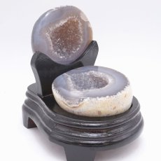 画像3: トレジャーメノウ ブラジル産 treasure agate 台付き 一点物 聚宝盆 瑪瑙 原石 龍穴 正月 新年 飾り物 レア クラスター 金運 浄化 置き物 天然石 パワーストーン カラーストーン (3)