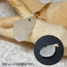 画像4: フェナカイト 13.6ct ペンダントトップ ロシア産 K18 ラフ 原石 一点物 Phenakite 日本製 希少石 フェナス石 ネックレス パワーストーン 浄化 (4)