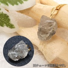 画像3: フェナカイト 17.9ct ペンダントトップ ロシア産 K18 ラフ 原石 一点物 Phenakite 日本製 希少石 フェナス石 ネックレス パワーストーン 浄化 (3)