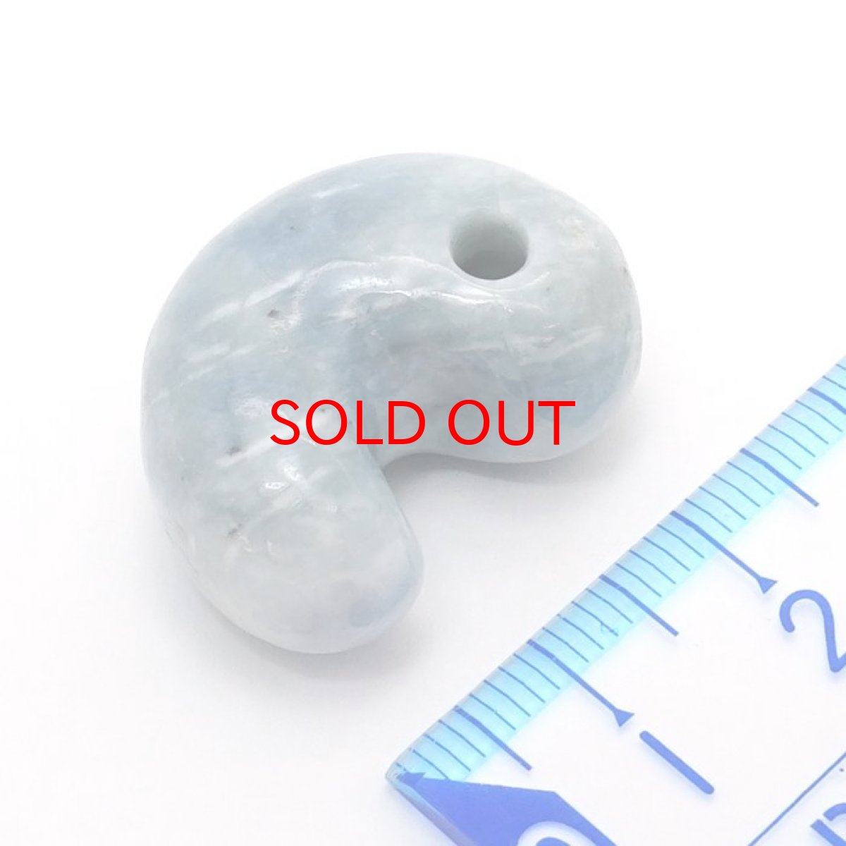 画像4: 糸魚川翡翠 ブルー 勾玉 13.5g 新潟県小滝入りコン沢産 日本製 一点物 幸運 ひすい ヒスイ 国石 パワーストーン 天然石 硬玉 ジェダイド  5月誕生石 健康運 お守り カラーストーン (4)