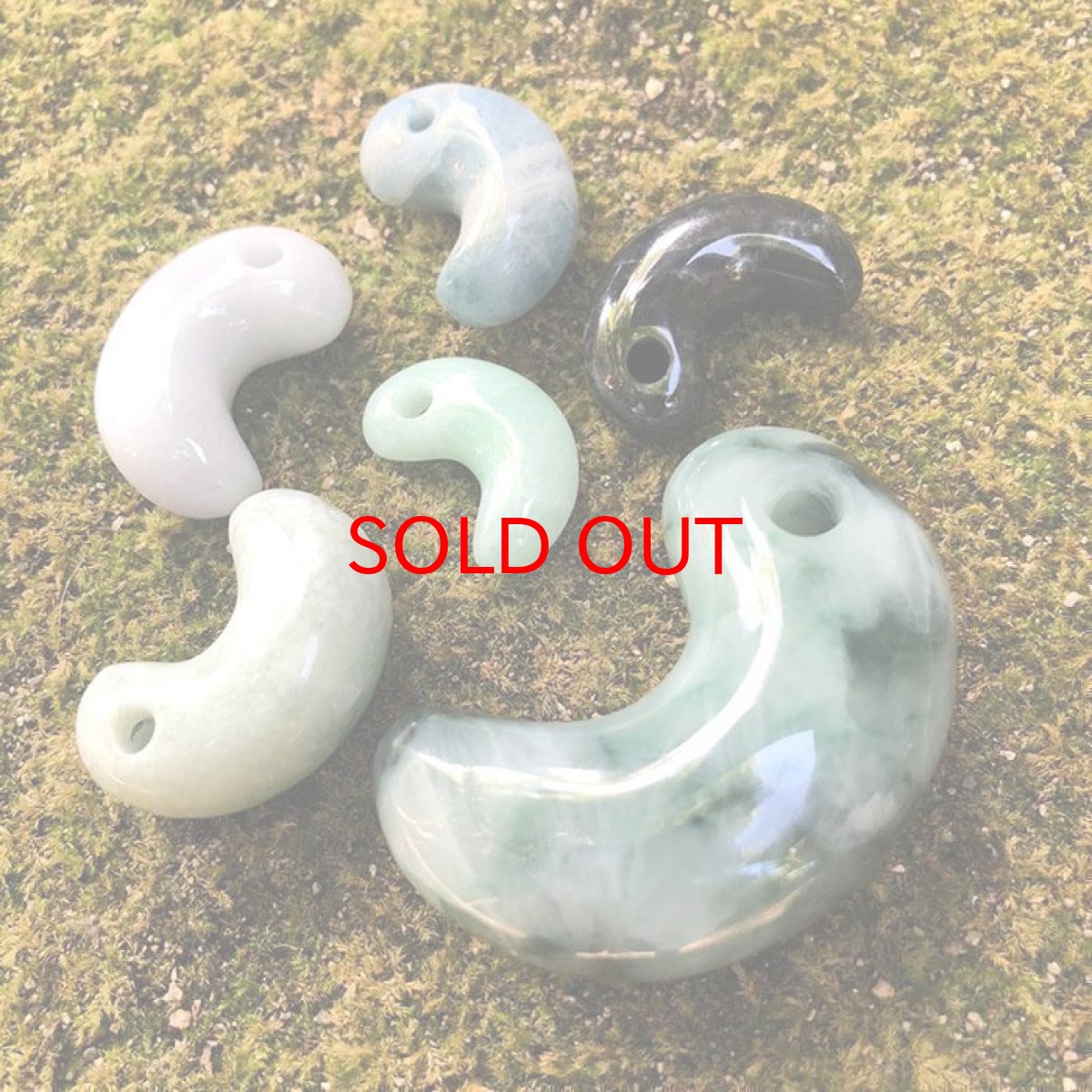 画像7: 糸魚川翡翠 ラベンダー 勾玉 14.8g 新潟県小滝入りコン沢産 日本製 一点物 幸運 ひすい ヒスイ 国石 パワーストーン 天然石 硬玉 ジェダイド  5月誕生石 健康運 お守り カラーストーン (7)