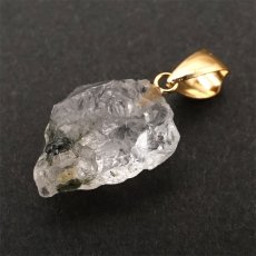 画像3: フェナカイト 7.50ct ペンダントトップ ロシア産 K18 ラフ 原石 【 一点もの 】 Phenakite 日本製 希少石 フェナス石 ネックレス パワーストーン 浄化 (3)