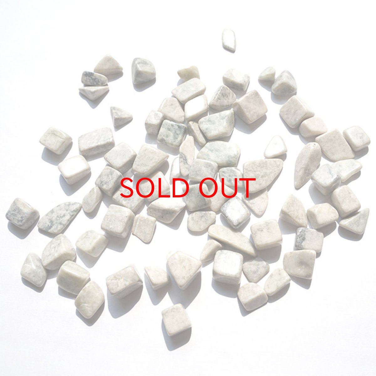 画像2: さざれ 100g 糸魚川翡翠 ピンクグレー 日本銘石 新潟県産 天然石 パワーストーン  カラーストーン   (2)