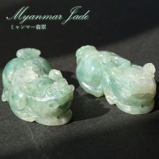 画像1: ミャンマー翡翠 ヒキュウ彫り物 Jade Jadeite 一点もの ひすい ヒスイ 貔貅 ひきゅう 手彫り お守り カラーストーン (1)