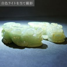 画像7: ミャンマー翡翠 ペアヒキュウ 彫り物 Jade Jadeite 一点もの ひすい ヒスイ 貔貅 ひきゅう 手彫り お守り カラーストーン (7)