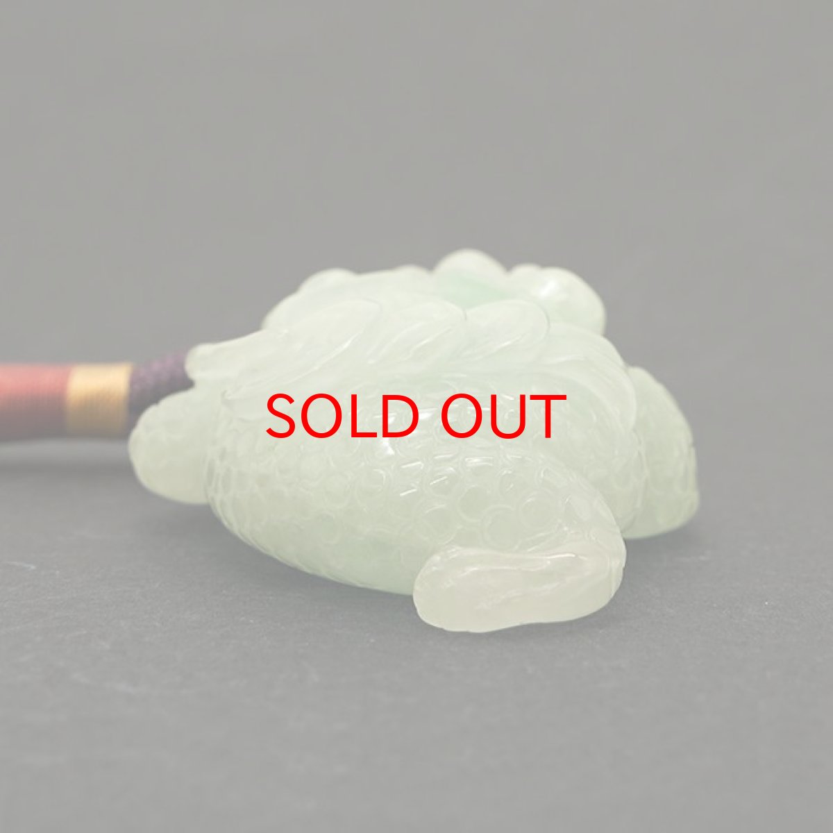 画像3: 【BLACK FRIDAY対象】 ミャンマー翡翠 金銭三本足蛙 彫り物 Jade Jadeite 一点もの ひすい ヒスイ 三本足の蛙 みつあしのかえる 手彫り お守り カラーストーン (3)