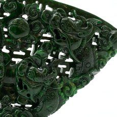 画像9: ミャンマー翡翠 龍 彫り物 Jade Jadeite 一点もの ひすい ヒスイ 国石 ダークグリーン 手彫り お守り カラーストーン (9)