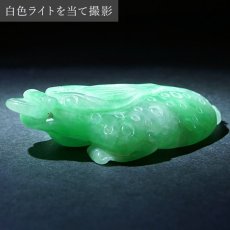 画像7: ミャンマー翡翠 金銭三本足蛙 彫り物 Jade Jadeite 一点もの ひすい ヒスイ 三本足の蛙 みつあしのかえる 手彫り お守り カラーストーン (7)