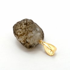 画像3: 【石の日SALE 14%OFF】 《二次鉱床 ナチュラル原石》 フェナカイト ラフ 原石 ペンダントトップ 10.55ct ロシア・マリシェボ産 K18 【 1点もの 】 日本製 Phenakite 希少石 レア 天然石 フェナス石【 送料無料 】パワーストーン (3)