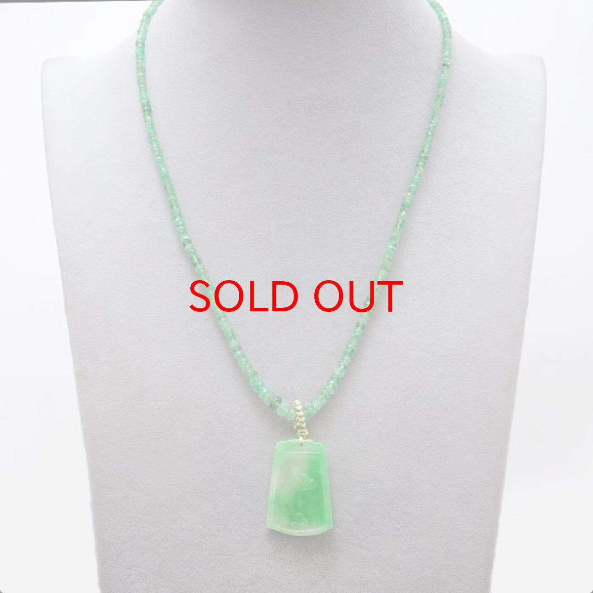 画像6: ミャンマー翡翠×エメラルド 彫り物 ネックレス Jade Jadeite emerald 一点もの ひすい ヒスイ 手彫り お守り カラーストーン (6)