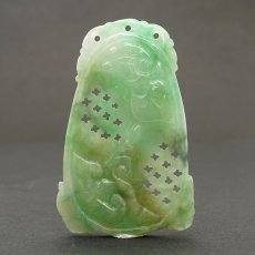 画像3: ミャンマー翡翠 ヒキュウ 彫り物 ペンダントトップ Jade Jadeite 一点もの ひすい ヒスイ 貔貅 ひきゅう 手彫り お守り カラーストーン (3)