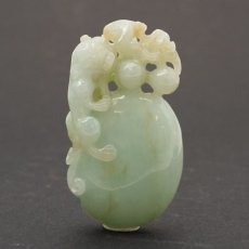 画像2: ミャンマー翡翠 ヒキュウ 彫り物 Jade Jadeite 一点もの ひすい ヒスイ 貔貅 ひきゅう 手彫り お守り カラーストーン (2)