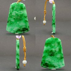 画像2: ミャンマー翡翠 福×蝙蝠 彫り物 プレート トップ Jade Jadeite 一点もの ひすい ヒスイ こうもり 手彫り お守り カラーストーン (2)