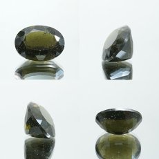 画像2: モルダバイト ルース 8.2ct チェコ産  一点物  オーバルカット moldavite 天然ガラス 隕石 才能 能力 エネルギー モルダヴ石 超希少原石 天然石 パワーストーン カラーストーン (2)