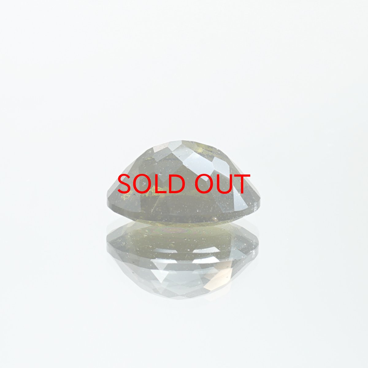 画像3: モルダバイト ルース 8.2ct チェコ産  一点物  オーバルカット moldavite 天然ガラス 隕石 才能 能力 エネルギー モルダヴ石 超希少原石 天然石 パワーストーン カラーストーン (3)