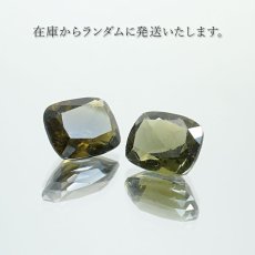 画像5: モルダバイト ルース 2.5ct チェコ産  スクエアカット moldavite 天然ガラス 隕石 才能 能力 エネルギー モルダヴ石 超希少原石 天然石 パワーストーン カラーストーン (5)