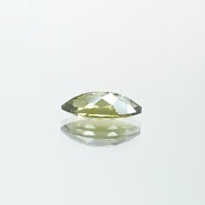 画像3: モルダバイト ルース 1.3ct チェコ産  一点物  マーキスカット moldavite 天然ガラス 隕石 才能 能力 エネルギー モルダヴ石 超希少原石 天然石 パワーストーン カラーストーン (3)