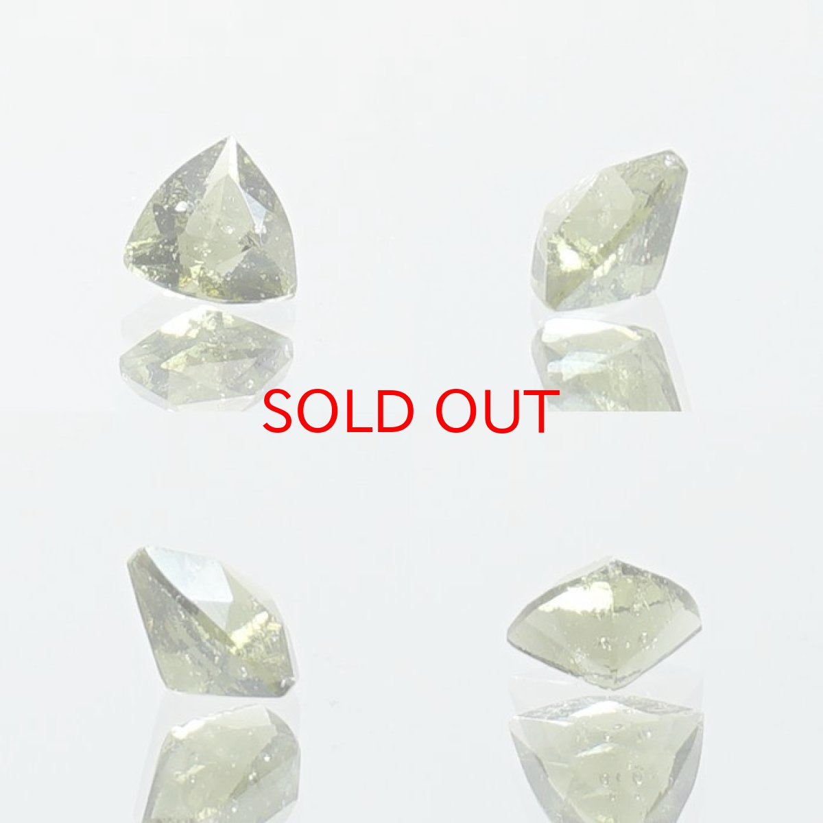 画像2: モルダバイト ルース 0.3ct チェコ産  トリリアンカット moldavite 天然ガラス 隕石 才能 能力 エネルギー モルダヴ石 超希少原石 天然石 パワーストーン カラーストーン (2)