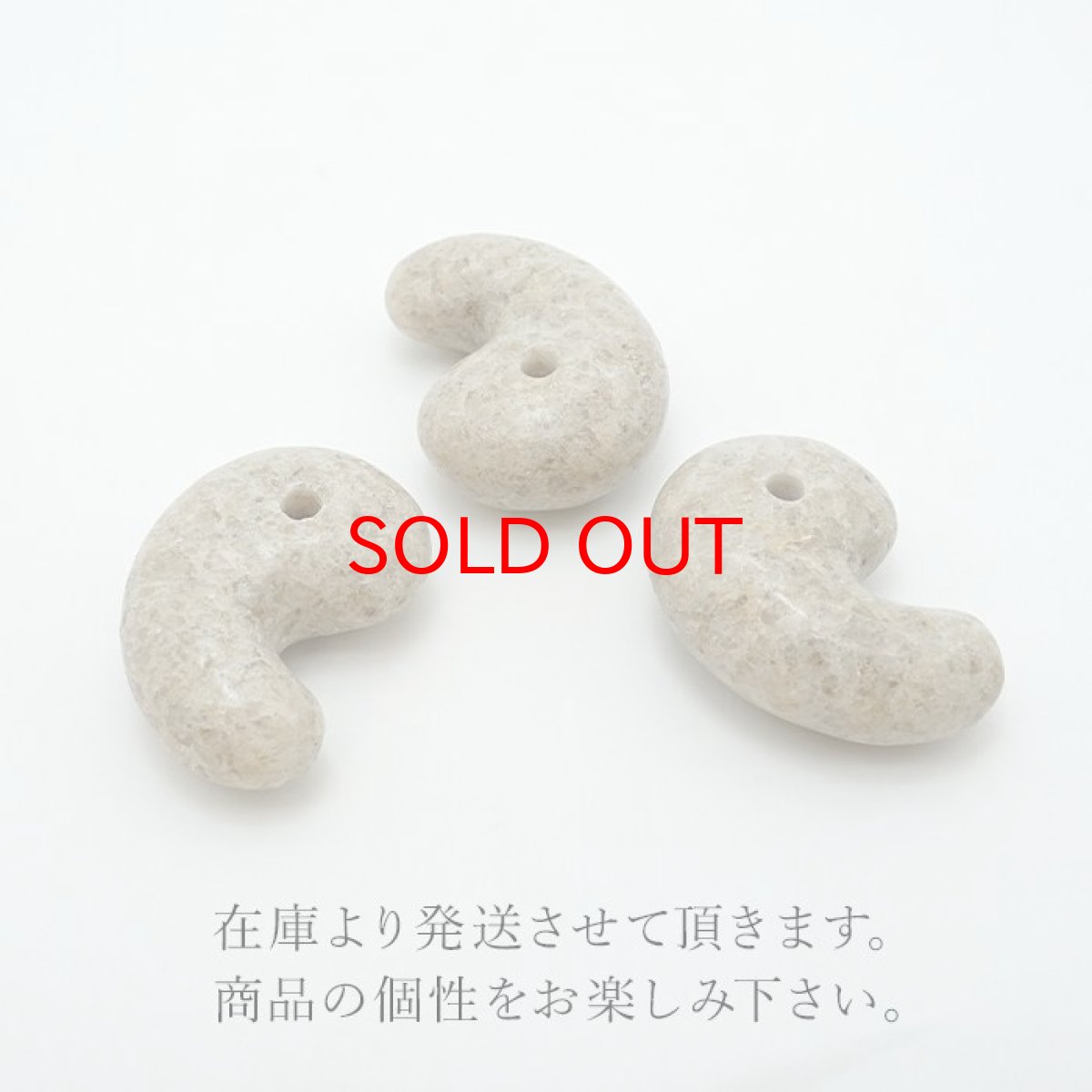 画像3: 宮崎ニニギ水晶 ノーマル 勾玉 大 30mm 宮崎県産 日本製 日本銘石 天然石 パワーストーン カラーストーン (3)