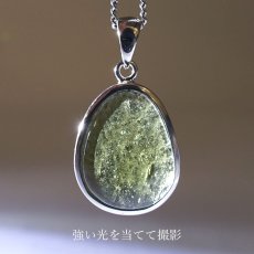 画像3: モルダバイト ペンダントトップ 3.8g チェコ産 【一点物】 moldavite 天然ガラス モルダヴ石 パワーストーン カラーストーン (3)