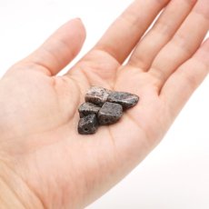 画像3: 【石の日SALE 14%OFF】 【5粒入り】 ユーパーライト 角ビーズ アメリカ産 カラーチェンジ 日本製 希少石 天然石 パワーストーン カラーストーン (3)