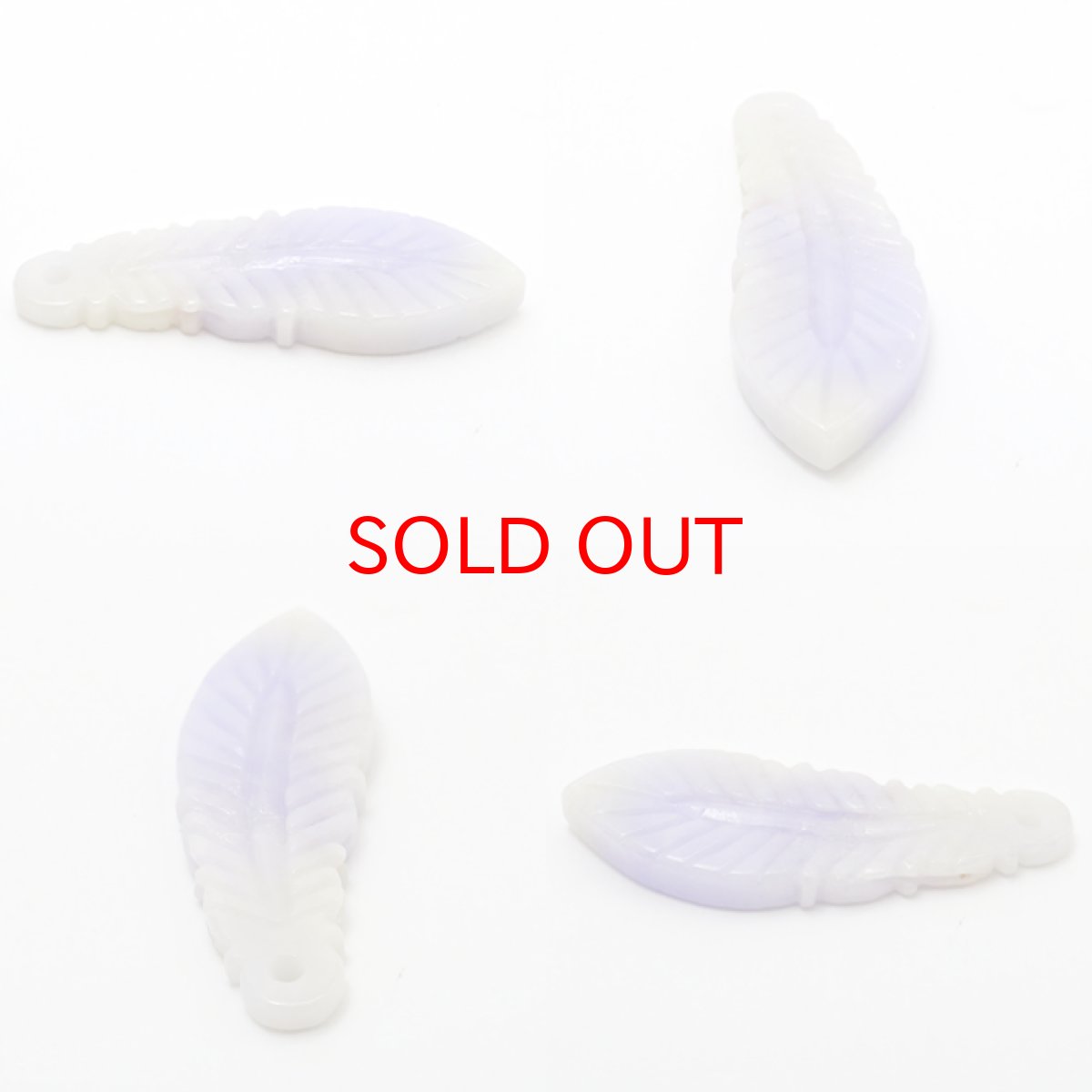 画像3: ラベンダー翡翠 フェザー 羽 彫り物 ピアス ペア 【 一点もの 】 Jade Jadeite ミャンマー翡翠 ひすい ヒスイ 翡翠 お守り 天然石 パワーストーン カラーストーン (3)