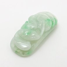 画像3: ミャンマー翡翠 蛇×古銭 彫り物 ブレストップ 【 一点もの 】 Jade Jadeite ひすい ヒスイ 翡翠 お守り 彫物 天然石 パワーストーン カラーストーン (3)