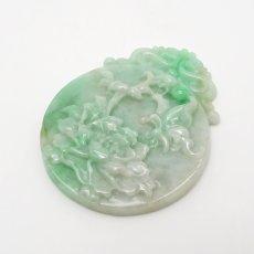 画像3: ミャンマー翡翠 牡丹 彫り物 プレート 【 一点もの 】 Jade Jadeite ひすい ヒスイ 翡翠 お守り 天然石 パワーストーン カラーストーン (3)