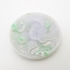 画像3: ミャンマー翡翠 鳥 彫り物 プレート 【 一点もの 】 Jade Jadeite ひすい ヒスイ 翡翠 お守り 天然石 パワーストーン カラーストーン (3)