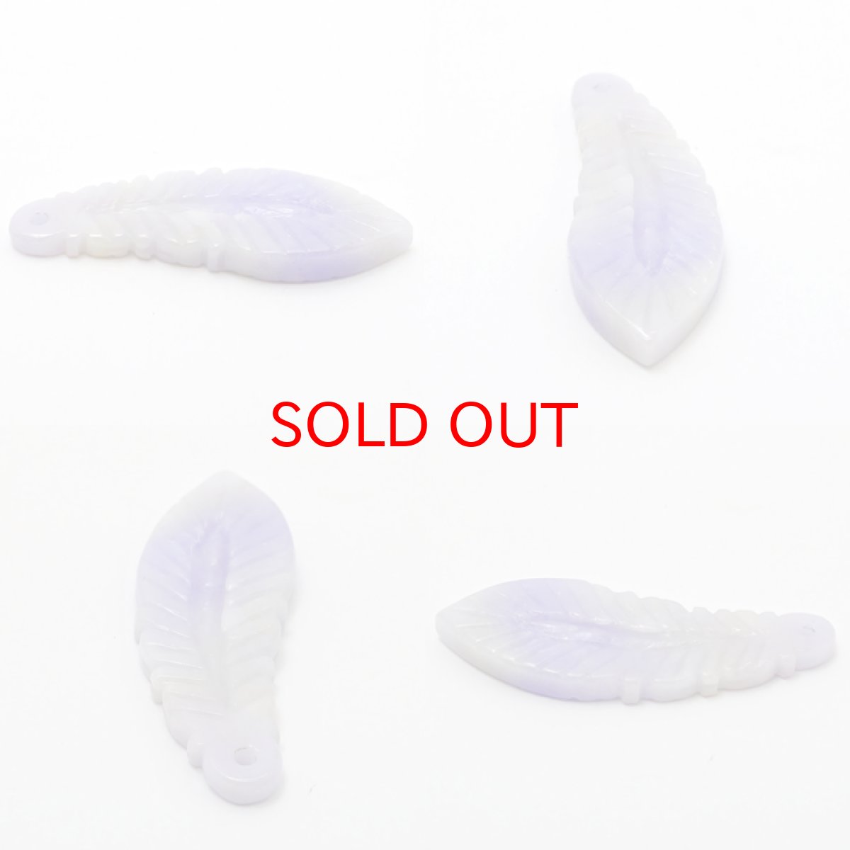 画像2: ラベンダー翡翠 フェザー 羽 彫り物 ピアス ペア 【 一点もの 】 Jade Jadeite ミャンマー翡翠 ひすい ヒスイ 翡翠 お守り 天然石 パワーストーン カラーストーン (2)