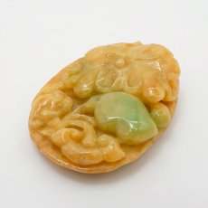 画像3: ミャンマー翡翠 牡丹×如意 彫り物 【 一点もの 】 Jade Jadeite ひすい ヒスイ 翡翠 お守り 彫物 天然石 パワーストーン カラーストーン (3)