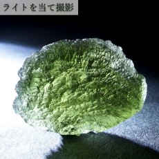 画像7: モルダバイト 原石 11.0g チェコ産 【一点物】 moldavite 高品質 レア 天然ガラス モルダヴ石 パワーストーン カラーストーン (7)