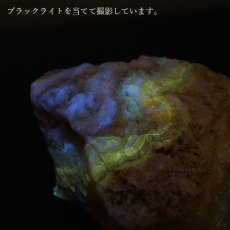 画像4: 北海道蛍光オパール 原石 約65.0g 北海道産 一点もの 天然石 パワーストーン カラーストーン (4)