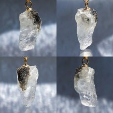画像2: 【石の日SALE 14%OFF】 フェナカイト 3.0ct ペンダントトップ ロシア産 K18 ラフ 原石 【 一点もの 】 Phenakite 日本製 希少石 パワーストーン (2)