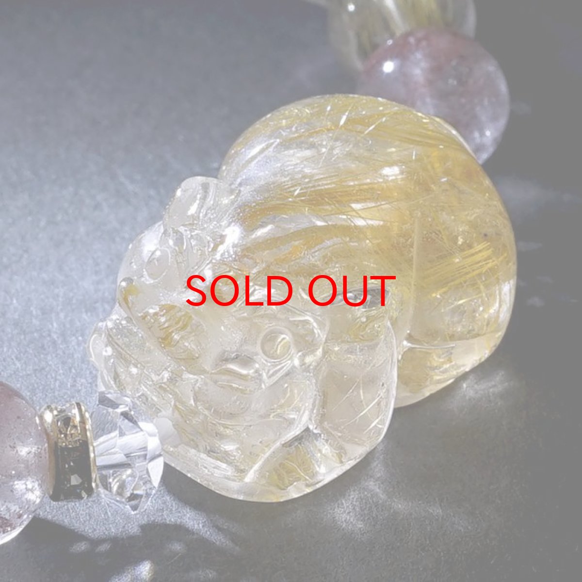 画像2: ルチルクォーツ 貔貅 ヒキュウ デザインブレスレット 【一点物】 レディース 女性用 ルチル 金針水晶 金運 天然石 彫り物 パワーストーン カラーストーン (2)