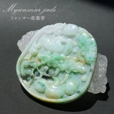 画像1: ミャンマー翡翠 蓮×おしどり 彫り物 【 一点もの 】 ひすい 翡翠 jade お守り 天然石 パワーストーン (1)